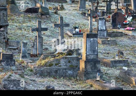 Cimetière avec des pierres tombales Banque D'Images