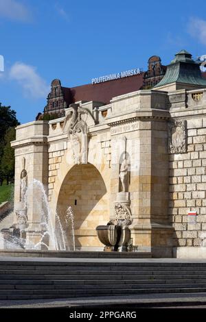 Fontaine au quai de Chrobry (Hakena Terrace), terrasse le long de la rivière Odra, Szczecin, Pologne Banque D'Images