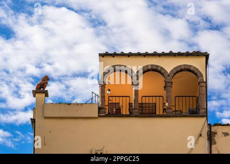 Terrasse sur le toit d'un bâtiment historique à Florence, Italie Banque D'Images