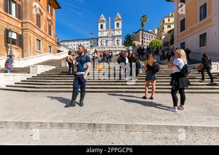 Place d'Espagne du 18e siècle sur la Piazza di Spagna et église Renaissance Trinita dei Monti, Rome, Italie Banque D'Images