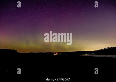 Bloomington, États-Unis. 23rd avril 2023. L'Aurora Borealis (Northern Lights) est visible depuis North Bottom Road à Bloomington, Indiana. (Photo de Jeremy Hogan/SOPA Images/Sipa USA) crédit: SIPA USA/Alay Live News Banque D'Images