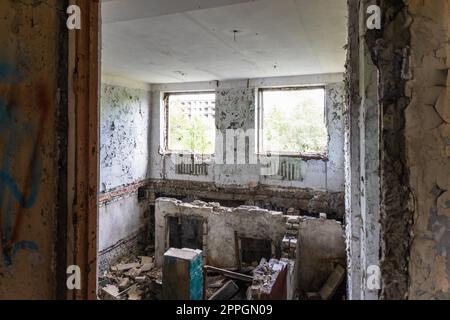 Abandonné la ville fantôme militaire secrète de l'Union soviétique Irbene en Lettonie. Banque D'Images