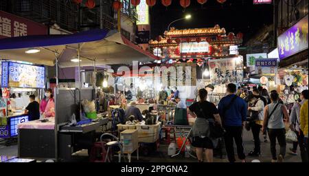 Taipei, Taïwan, 12 mars 2022 : marché de rue Raohe dans la ville de Taipei Banque D'Images