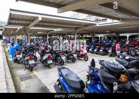 Keelung, Taïwan 10 juin 2022 : parking pour moto à l'extérieur Banque D'Images