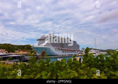 St. Thomas, USVI - 4 mai 2022 : navire de croisière MSC Seashore amarré à l'île tropicale St. Thomas, USVI Banque D'Images