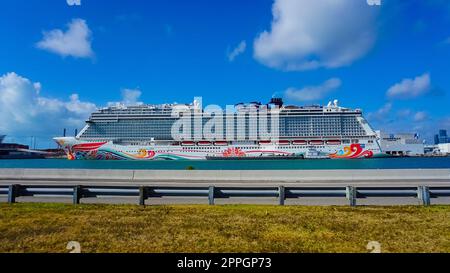 Port de Miami avec des navires de croisière Norwegian Joy. Miami est un port important aux États-Unis pour les paquebots de croisière. Banque D'Images