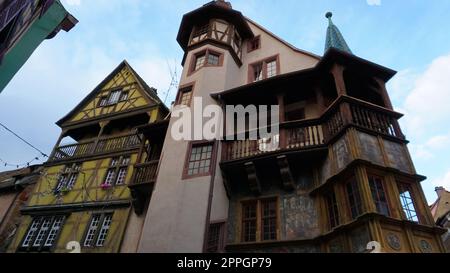 Colmar, France - 30 décembre 2021 : la célèbre maison Renaissance Pfister ou Maison Pfister à Colmar. La maison Pfister a été construite en 1537. Ses scènes bibliques et laïques datent de la même période. Banque D'Images