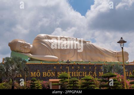 Statue du Bouddha couché Banque D'Images