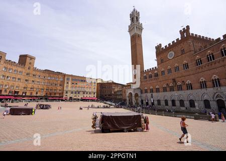 SIENNE, ITALIE - 22 JUIN 2022 : place Piazza del Campo l'espace public principal du centre historique de Sienne, Toscane, Italie Banque D'Images