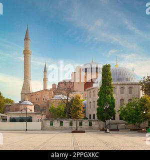 Sainte-Sophie, ou Ayasofya, à l'origine une église orthodoxe grecque, Istanbul, Turkiye Banque D'Images