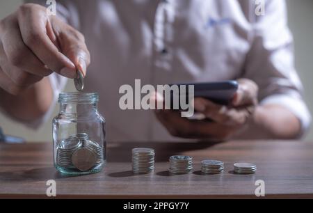 Concept d'économie d'argent et de compte bancaire pour la finance Banque D'Images