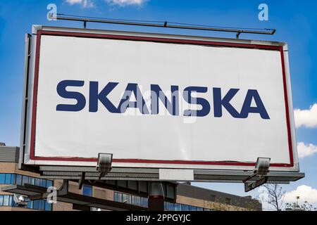 Panneau publicitaire affichant le logo de Skanska Banque D'Images