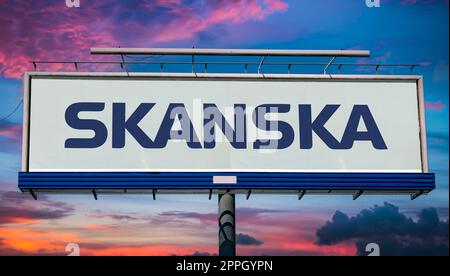 Panneau publicitaire affichant le logo de Skanska Banque D'Images