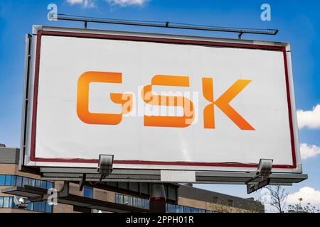 Panneau publicitaire affichant le logo de GSK Banque D'Images