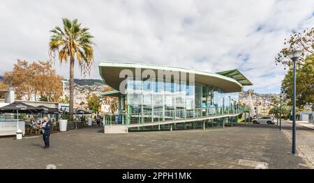 Ambiance de rue autour du téléphérique urbain Funchal-Monte à Madère Banque D'Images