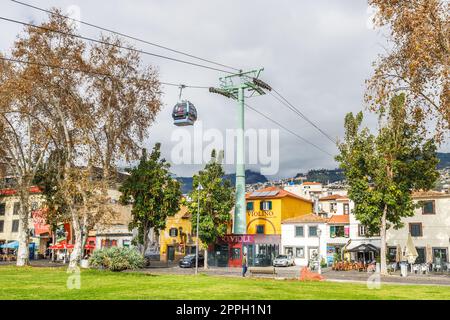 Ambiance de rue autour du téléphérique urbain Funchal-Monte à Madère Banque D'Images