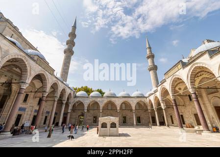 La mosquée Suleymaniye, une mosquée impériale ottomane, et la deuxième plus grande mosquée d'Istanbul, en Turquie Banque D'Images