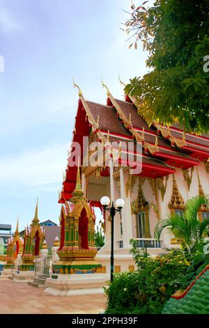 Chapelle bouddhiste au temple Wat Suwankiriket school à Karon, province de Phuket, Thailande. Banque D'Images