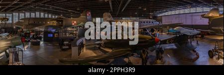 Musée polonais de l'aviation - Panorama principal du hangar Banque D'Images