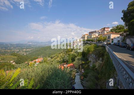 Picinisco, province de Frosinone, Itay - 09 août 2022 : Paysage à Picinisco, une petite ville appartenant à la Valle di Comino et au Parc National des Abruzzes, Latium et Molise. Banque D'Images