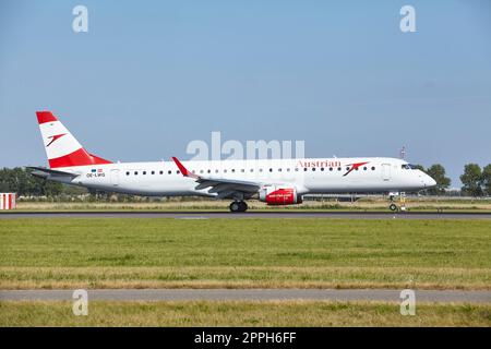 Amsterdam Airport Schiphol - Embraer E195LR de Austrian Airlines atterrit Banque D'Images