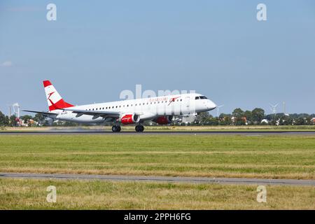 Amsterdam Airport Schiphol - Embraer E195LR de Austrian Airlines atterrit Banque D'Images