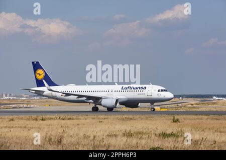 Frankfurt Airport Fraport - l'Airbus A320-214 de Lufthansa décolle Banque D'Images