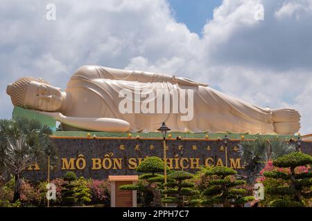 Statue du Bouddha couché Banque D'Images