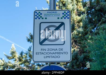 MADRID, SPAIN - SEPTEMBER 26, 2021: Sign indicating the exit of a limited parking zone in Madrid, Spain Stock Photo