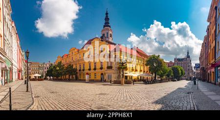 Place du marché de Swidnica, Silésie, Pologne. Banque D'Images