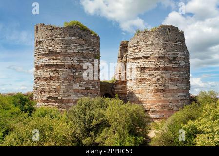 Ruines du château de Yoros, ou Yoros Kalesi, au confluent du Bosphore et de la mer Noire à Anadolu Kavagi, Istanbul, Turquie Banque D'Images