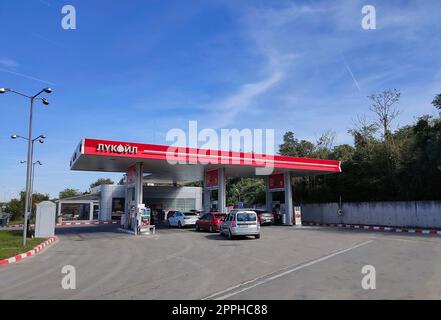 Ruse, Bulgarie - 25 septembre 2022 : station d'essence Lukoil. Banque D'Images