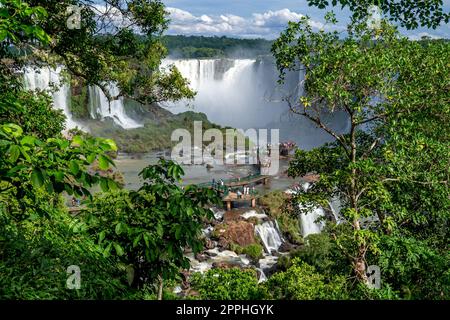 Le plus grand système de chutes d'eau sur Terre vue Iguazu à partir d'un hélicoptère Banque D'Images