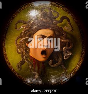 Florence, Italie - Circa août 2021: Medusa par Caravaggio, ca 1598 - huile sur toile. Banque D'Images