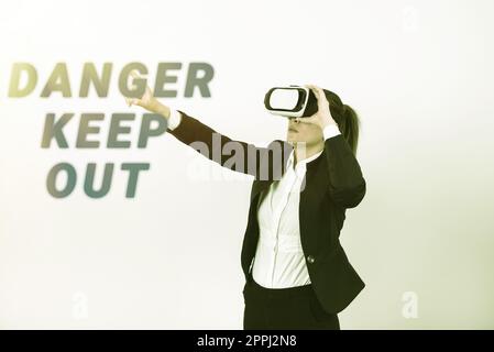 Signe écrit à la main danger Défense d'entrer. Photo conceptuelle Avertissement restriction interdite tenir à l'écart respecter la sécurité Banque D'Images