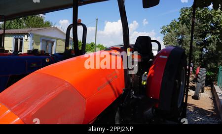 Bucarest, Roumanie - 12 septembre 2022 : tracteur FRUTTETO NATURAL à Bucarest, Roumanie Banque D'Images