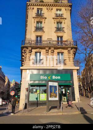 Paris, France - 01 janvier 2022 : Boutique bio dans le centre de Paris, France. Banque D'Images