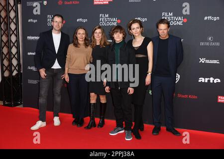 Bjoern Hoffmann, Christina Bentlage, Britta Knoeller, Claude Heinrich, Adina Vetter, Hans-Christian Schmid, Premiere WIR SIND DANN WOHL DIE ANGEHOERIGEN - Festival de Cologne 2022, Kino Filmpalast, Koeln, 25.10.2022 Banque D'Images