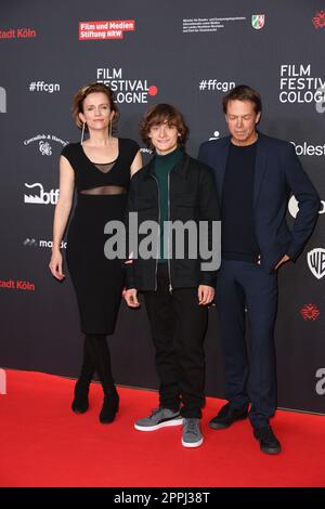 Adina Vetter, Claude Heinrich, Hans-Christian Schmid, Premiere WIR SIND DANN WOHL DIE ANGEHOERIGEN - Festival de Cologne 2022, Kino Filmpalast, Koeln, 25.10.2022 Banque D'Images