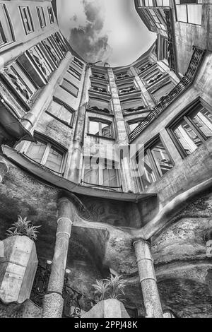 Atrium pittoresque de Casa Mila, la Pedrera, Barcelone, Catalogne, Espagne Banque D'Images