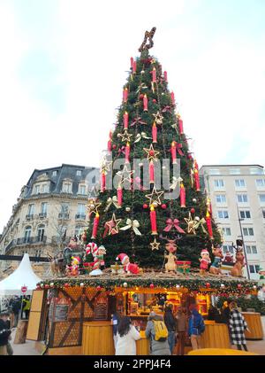 Luxembourg - 01 janvier 2022 : vue du sapin de Noël dans la vieille ville de Luxembourg Banque D'Images