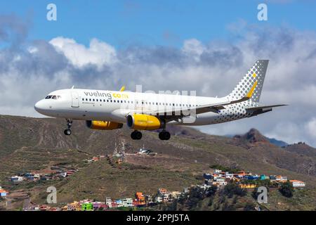 Vueling Airbus A320 à l'aéroport de Tenerife Norte en Espagne Banque D'Images