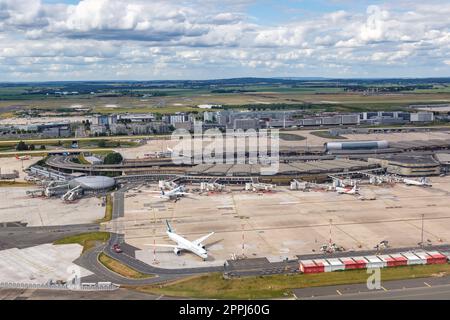 Aéroport de Roissy Charles de Gaulle CDG terminal 2 vue aérienne en France Banque D'Images