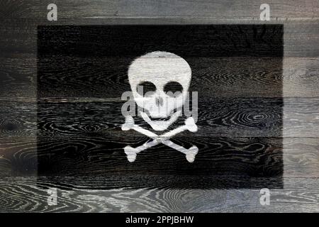 Drapeau Jolly roger sur fond rustique de surface en bois ancien Banque D'Images