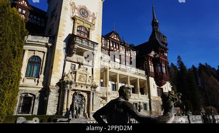 Sinaia, Roumanie - 31 décembre 2022 : Château de Peles Sinaia en hiver, Transylvanie, Roumanie Banque D'Images