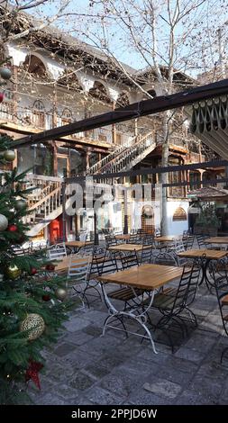 Bucarest, Roumanie - 20 décembre 2022 : Restaurant Hanu lui Manuc au centre-ville de Bucarest. Banque D'Images