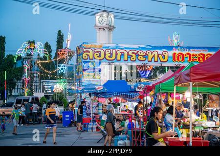 THAÏLANDE SIRACHA KOH LOI ISLAND NIGHTMARKET Banque D'Images