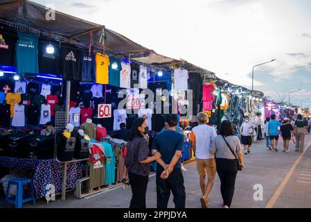 THAÏLANDE SIRACHA KOH LOI ISLAND NIGHTMARKET Banque D'Images