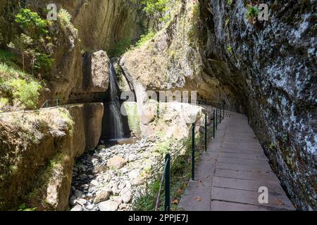 Levada Nova. Bel endroit à la fin de la randonnée. Banque D'Images