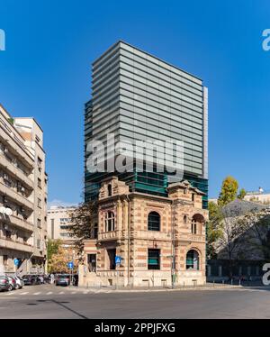 Le nouveau et l'ancien bâtiment Banque D'Images